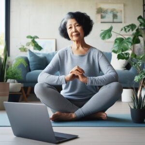 online Yogastunde ältere Person, die Yoga online praktiziert